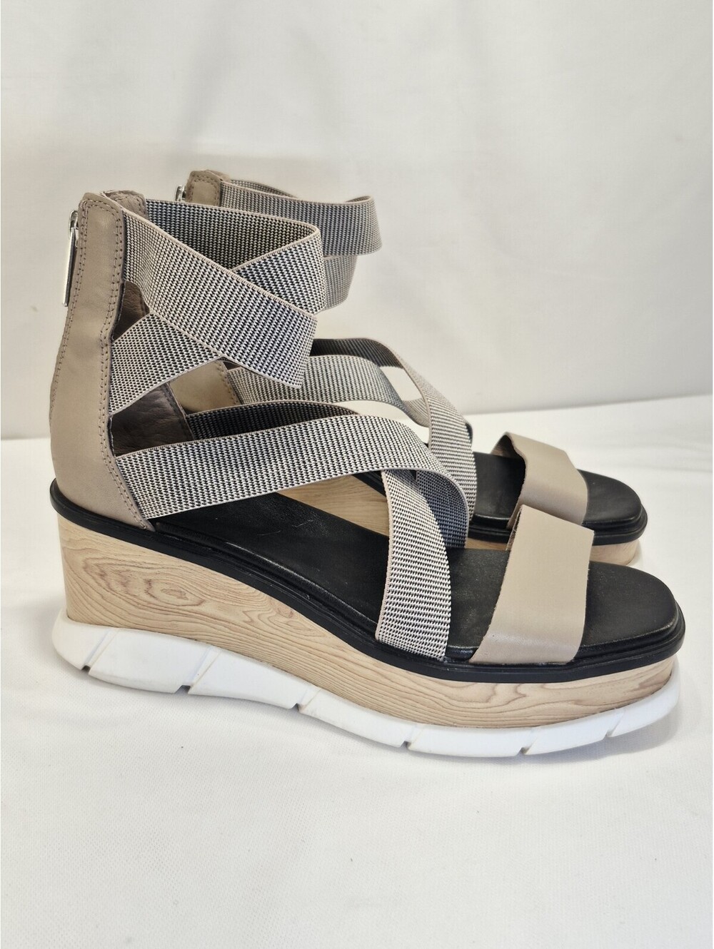 SOREL Women's 9M Joanie III Sport Strap Sandals Black,Sand, White Shoes
